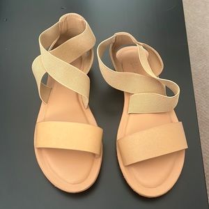 Camel colored Sandal, comfy, size 7.5, women, elastic and memory foam